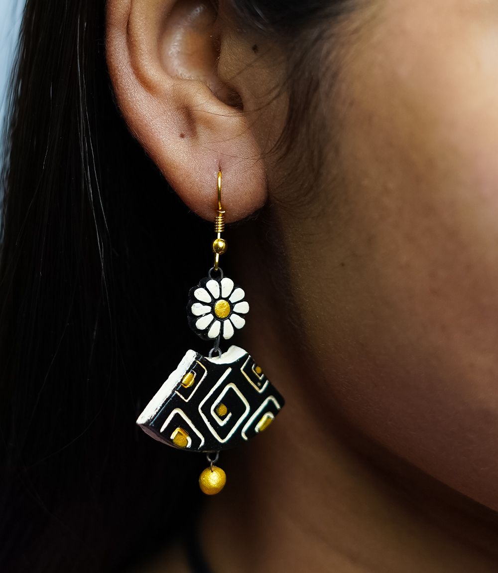 Black & Gold Tribal Daisy Terracotta Set