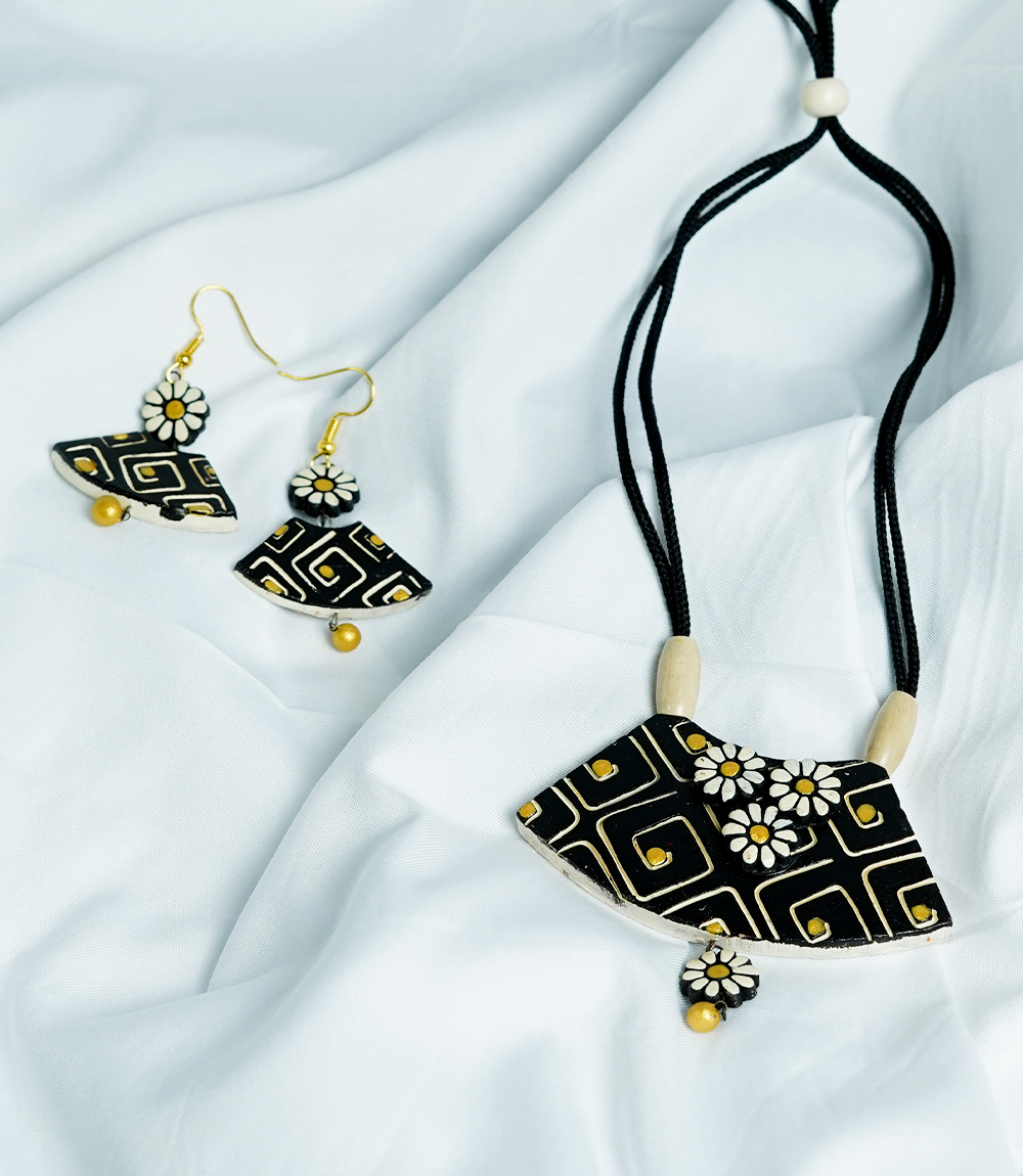 Black & Gold Tribal Daisy Terracotta Set