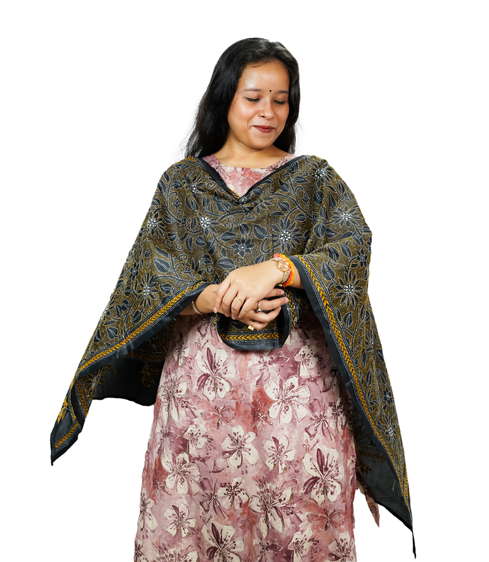 Handcrafted Black-Gold Elegance Stole