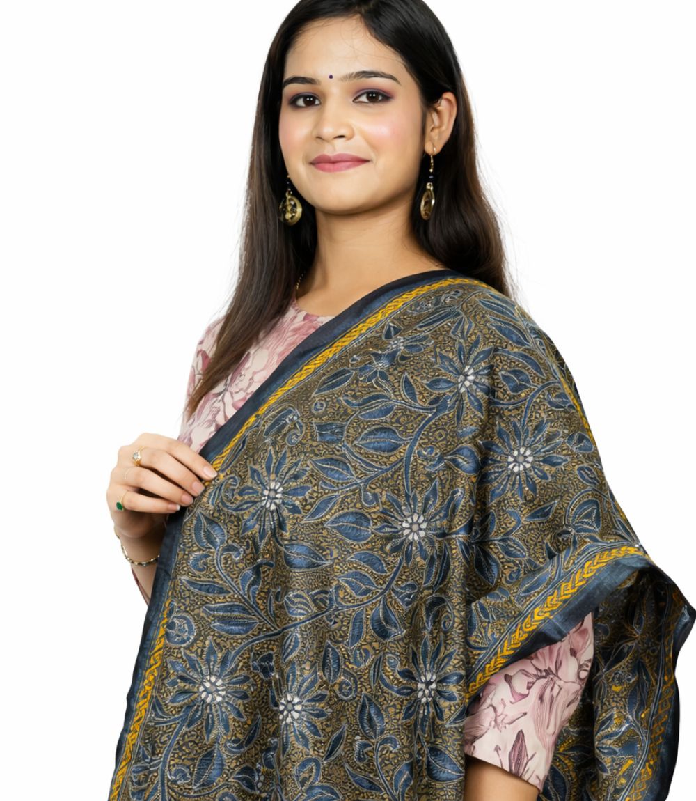 Handcrafted Black-Gold Elegance Stole