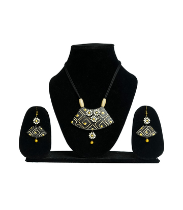Black & Gold Tribal Daisy Terracotta Set