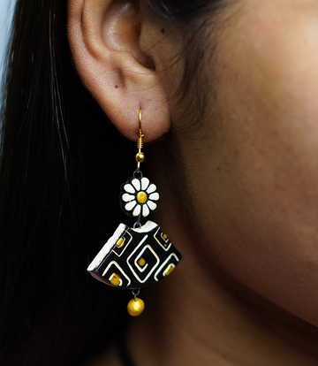 Black & Gold Tribal Daisy Terracotta Set