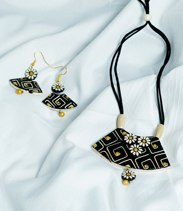 Black & Gold Tribal Daisy Terracotta Set