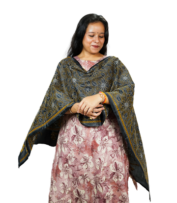 Handcrafted Black-Gold Elegance Stole